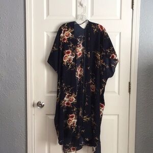 🛍️🛍️.  Unknown Designer 🛍️🛍️.      Floral Kimono Duster